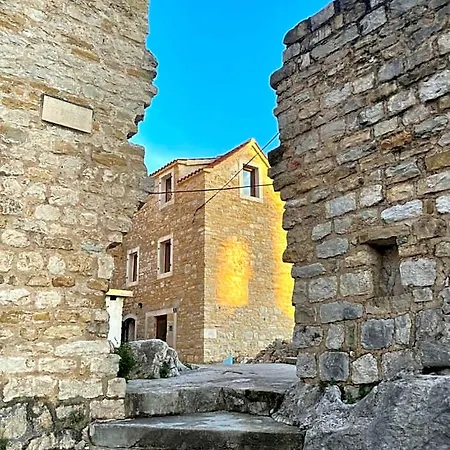Castle 3*